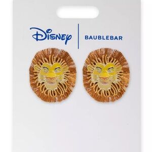 Mufasa stud earrings